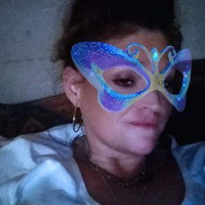 Meet your Posher, Crystal